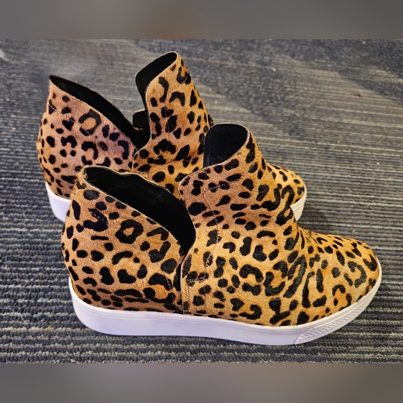 SLIP-ON Sneaker Wedge Size 8 STEVE MADDEN-WRANGLER L LEATHER Cow hair Leopard - Picture 1 of 6
